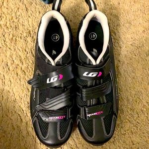 Euc clip in spin cycle shoe sz 41 / 9.5 adjusts